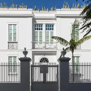 https://the-park-suites.adeje-hotels.com